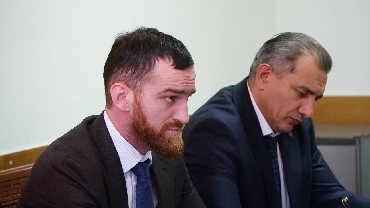 Темирлан Абуталимов выслушал обращения жителей Буйнакского района